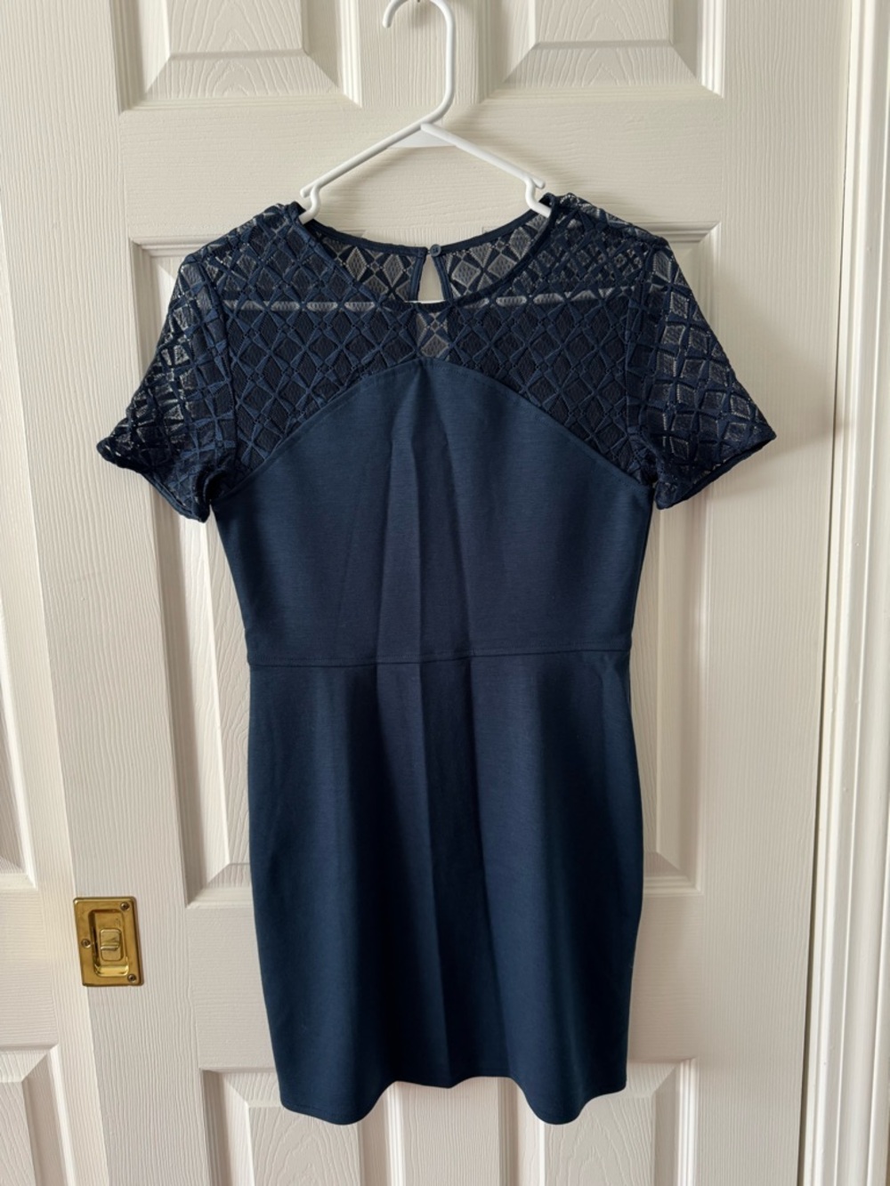Banana Republic Navy Lace Short Sleeve Cut out mini sheath dress size 2P petite